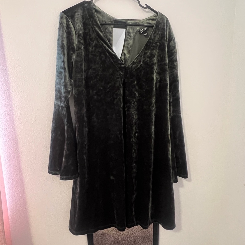 Black Velvet Long Sleeve Dress